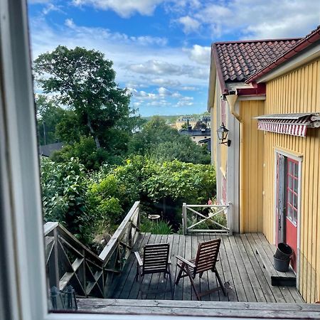 Gaesthus Med Utsikt Oever Drottningholms Slott Exteriér fotografie