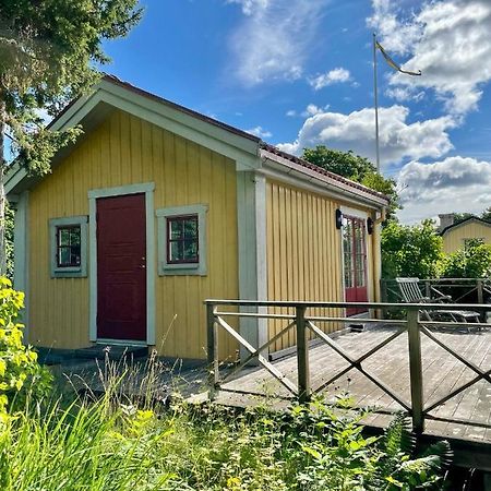 Gaesthus Med Utsikt Oever Drottningholms Slott Exteriér fotografie