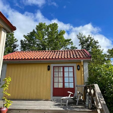 Gaesthus Med Utsikt Oever Drottningholms Slott Exteriér fotografie