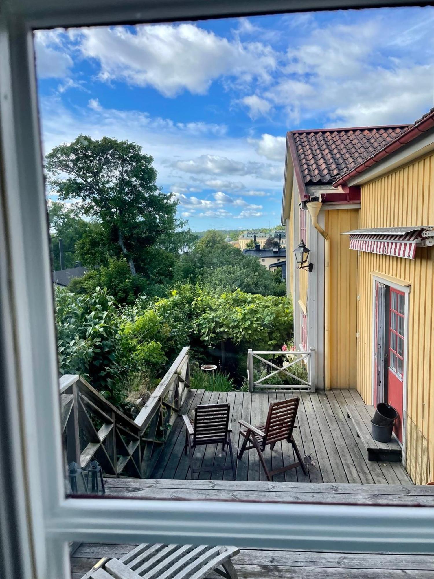 Gaesthus Med Utsikt Oever Drottningholms Slott Exteriér fotografie