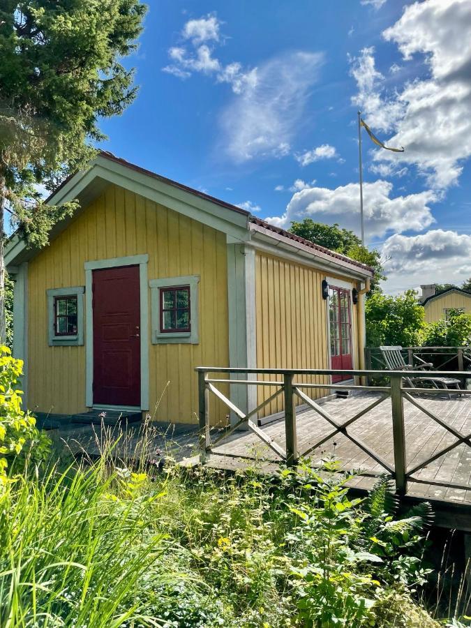 Gaesthus Med Utsikt Oever Drottningholms Slott Exteriér fotografie