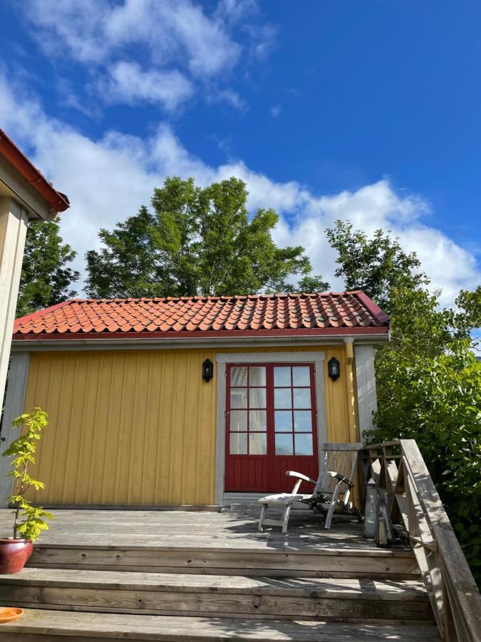 Gaesthus Med Utsikt Oever Drottningholms Slott Exteriér fotografie